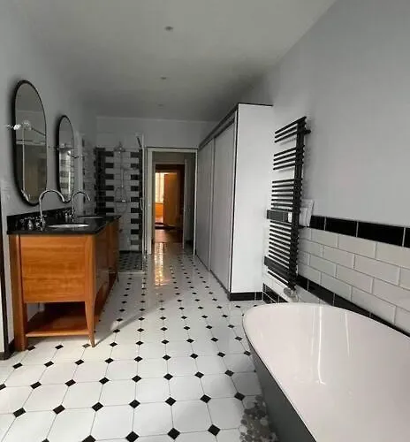 Hidden Treasure * Saint-Maixent-lʼÉcole